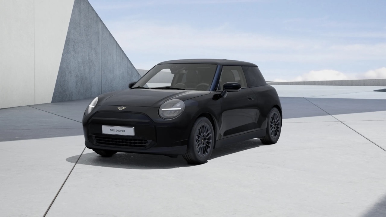 MINI Coooper E in der Baclyard Edition in Midnight Black