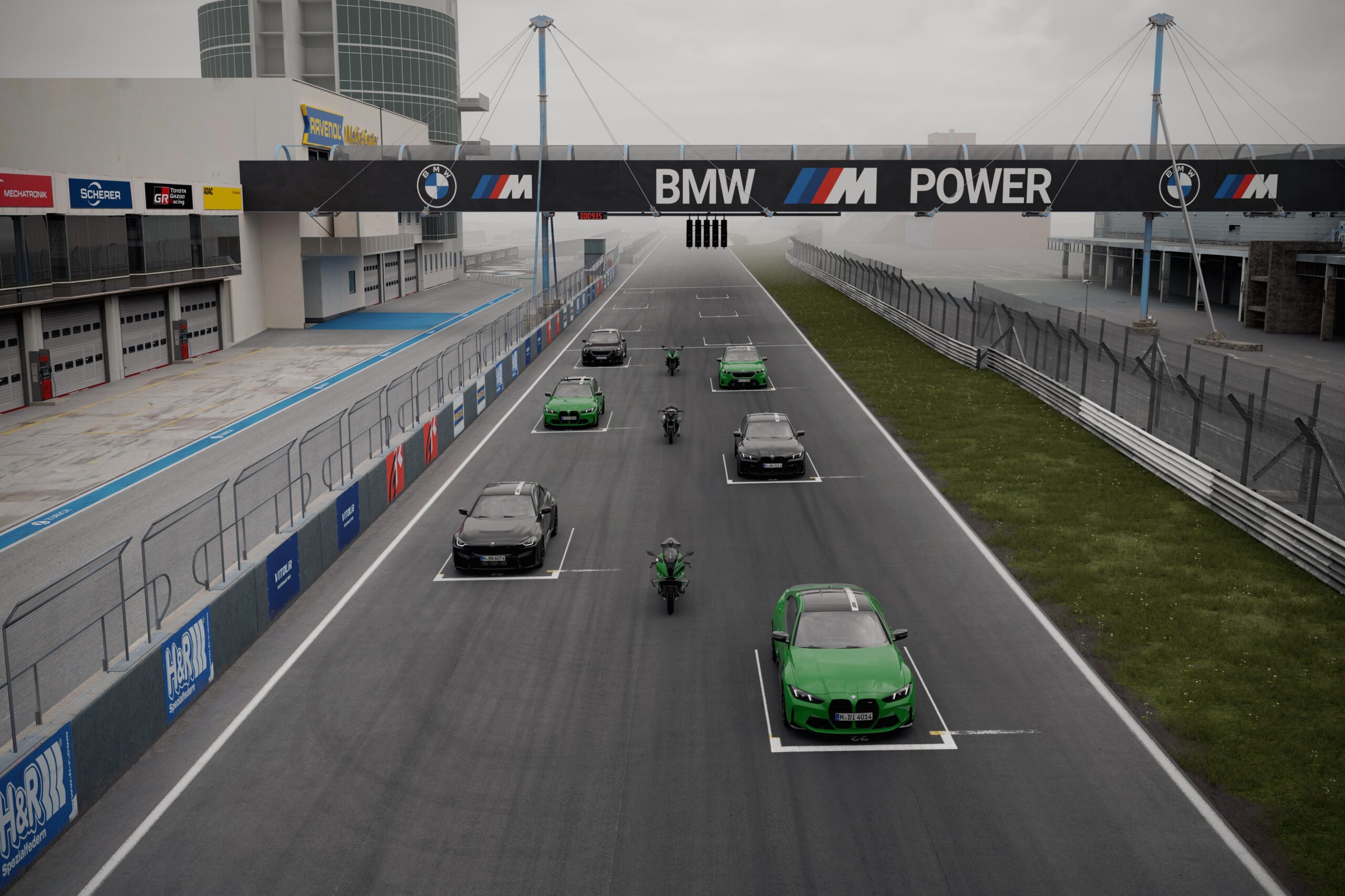 Fahrzeuge stehen auf dem Start vom Nürburgring